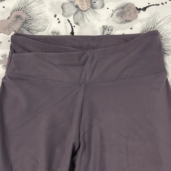 Victoria’s Secret Sport buttery soft leggings size Small - Picture 2 of 6